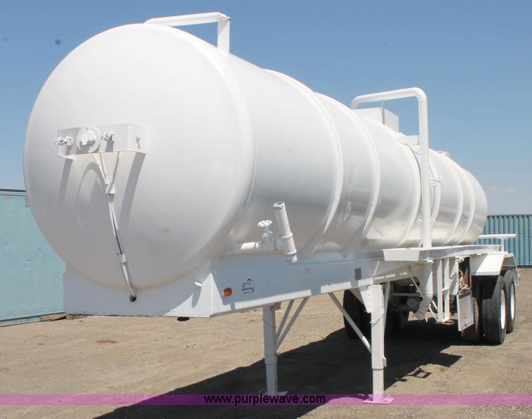 image for item J1495 1981 Republic water trailer