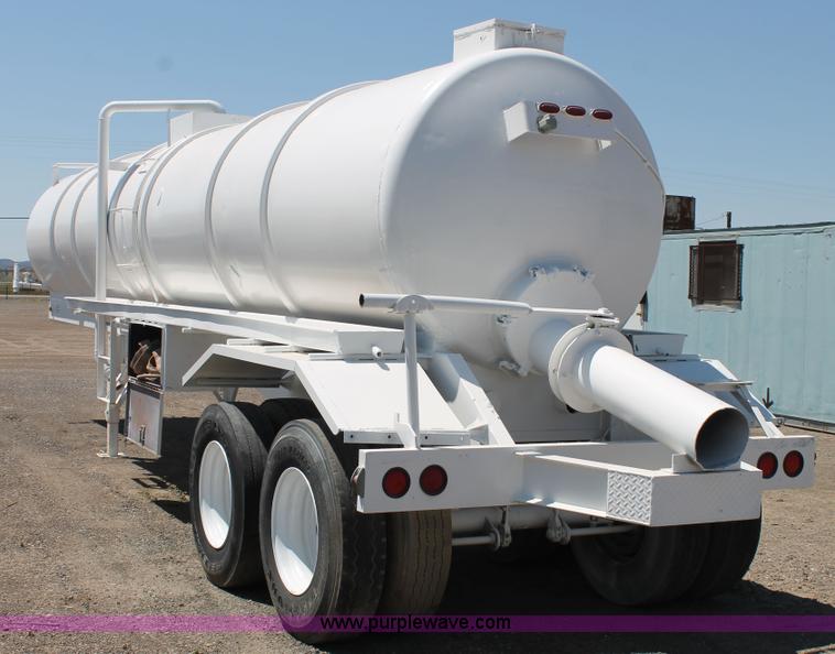 image for item J1495 1981 Republic water trailer