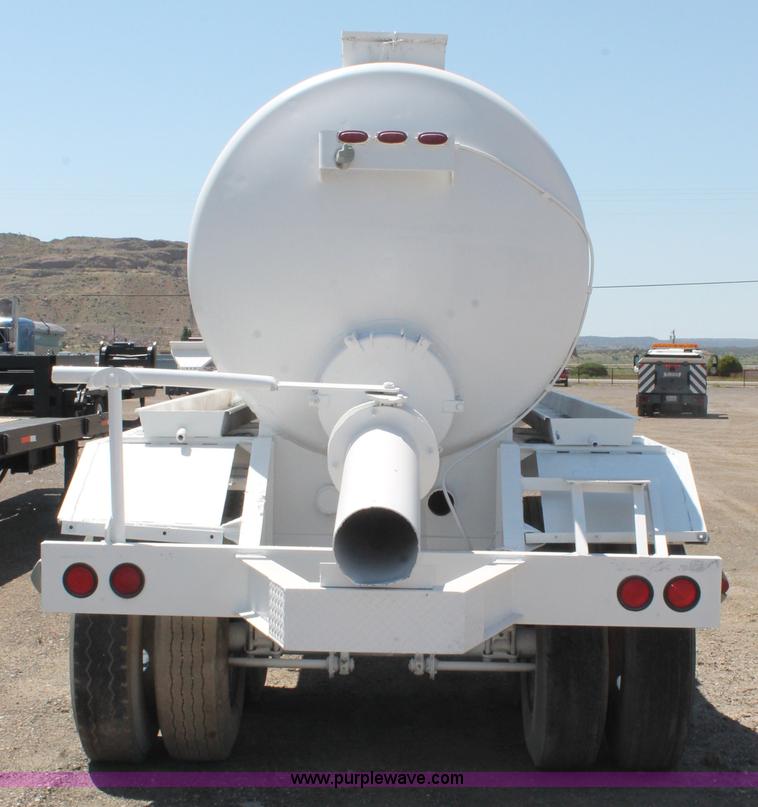 image for item J1495 1981 Republic water trailer