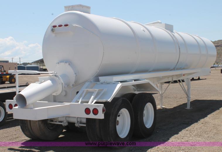 image for item J1495 1981 Republic water trailer