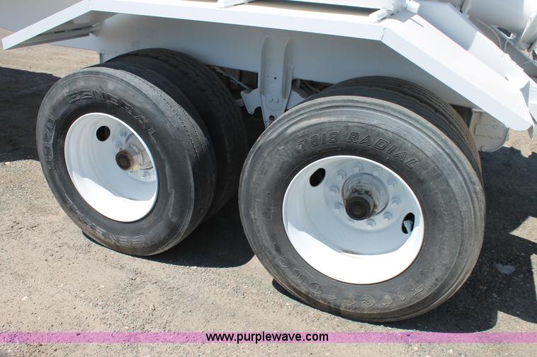 image for item J1495 1981 Republic water trailer