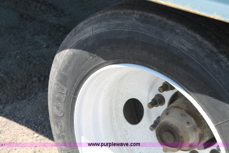 image for item J1498 2006 Landoll 330B equipment trailer