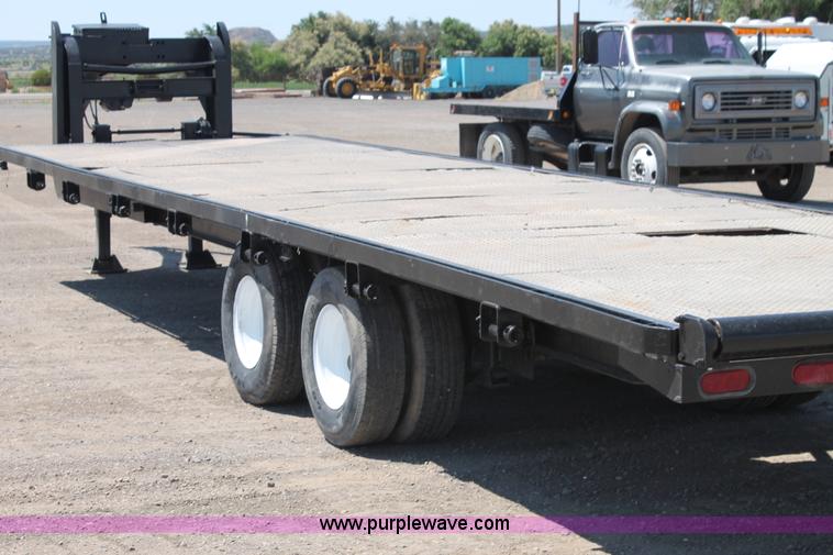 image for item J1498 2006 Landoll 330B equipment trailer