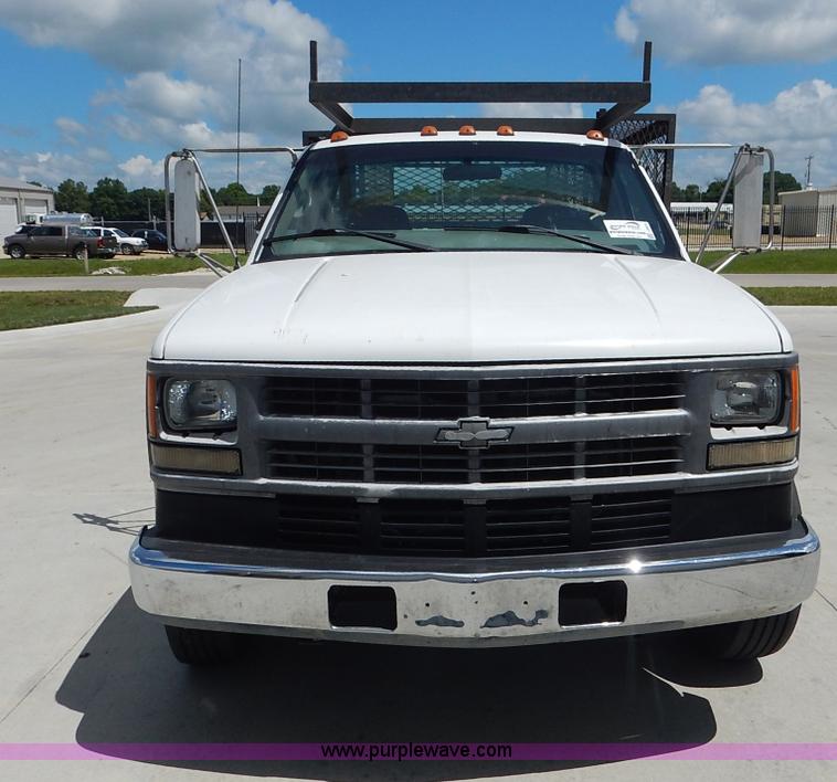 image for item J3815 2000 Chevrolet 3500 HD service truck