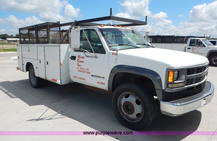 image for item J3815 2000 Chevrolet 3500 HD service truck