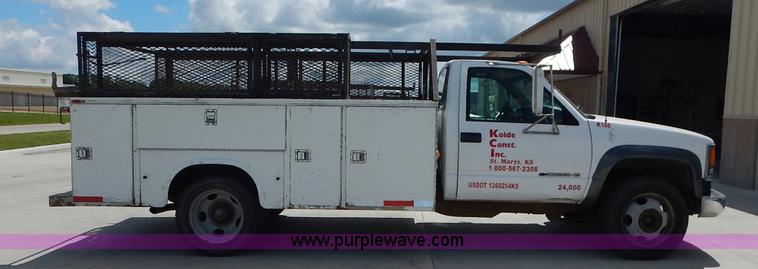 image for item J3815 2000 Chevrolet 3500 HD service truck