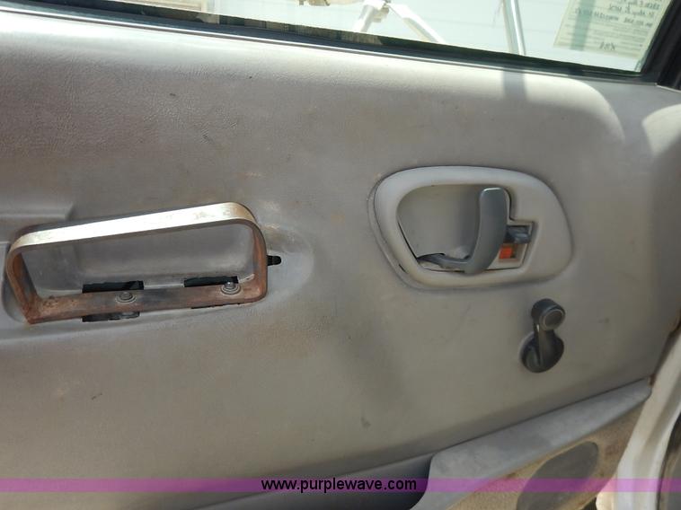 image for item J3815 2000 Chevrolet 3500 HD service truck