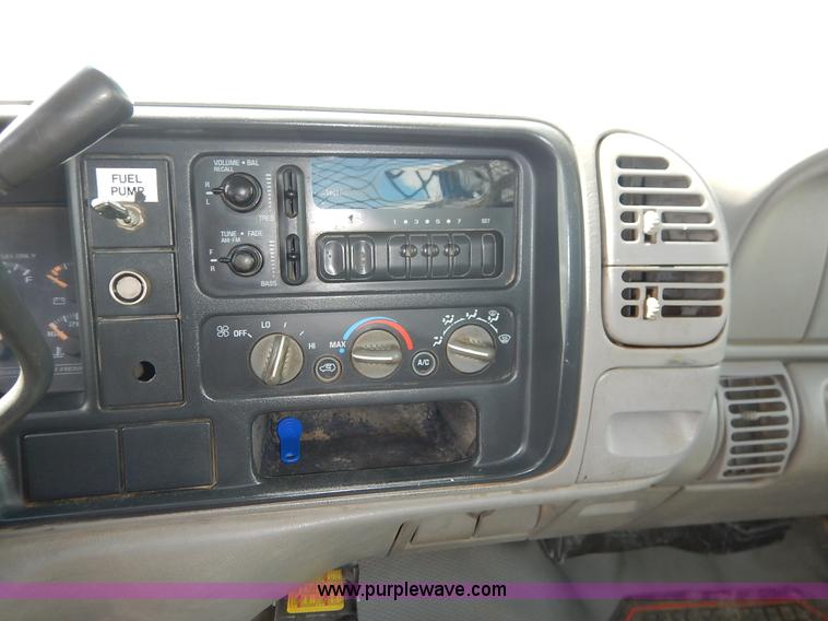 image for item J3815 2000 Chevrolet 3500 HD service truck
