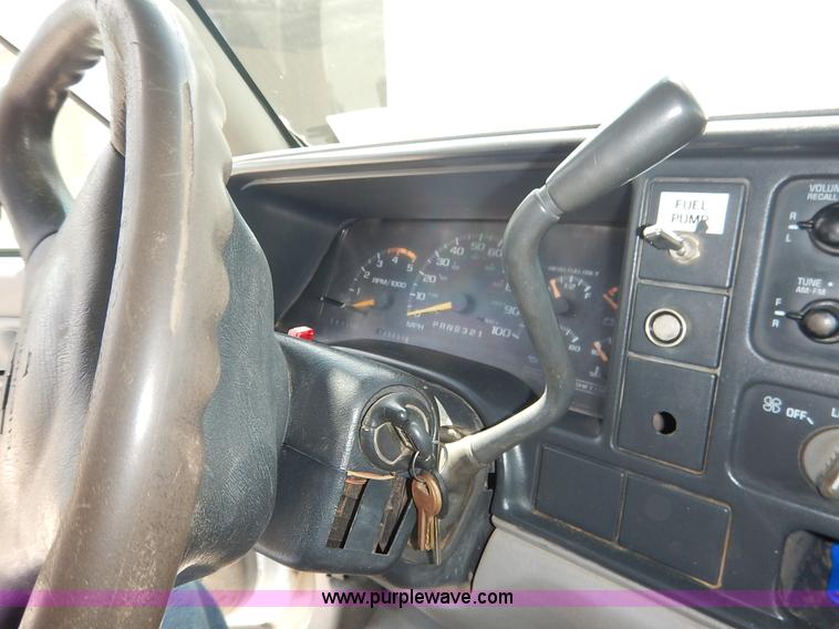 image for item J3815 2000 Chevrolet 3500 HD service truck