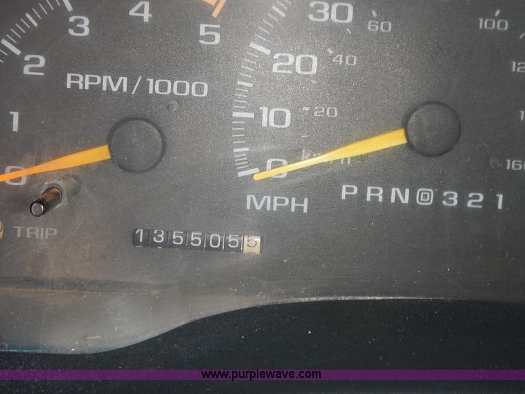 image for item J3815 2000 Chevrolet 3500 HD service truck
