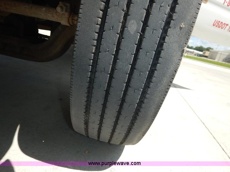 image for item J3815 2000 Chevrolet 3500 HD service truck
