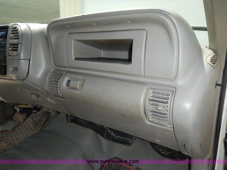 image for item J3815 2000 Chevrolet 3500 HD service truck