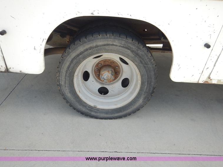 image for item J3815 2000 Chevrolet 3500 HD service truck