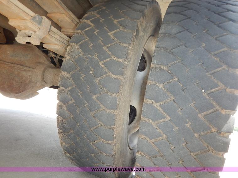 image for item J3815 2000 Chevrolet 3500 HD service truck