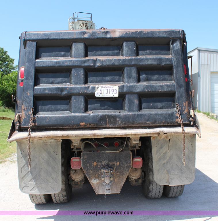 image for item J5972 2001 Mack CH613 dump truck