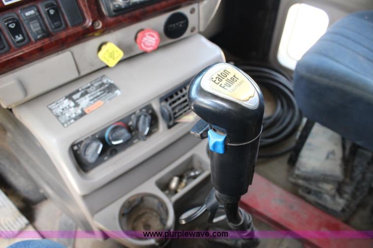 image for item J5972 2001 Mack CH613 dump truck