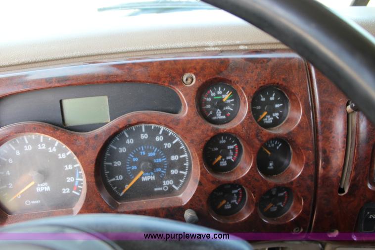 image for item J5972 2001 Mack CH613 dump truck