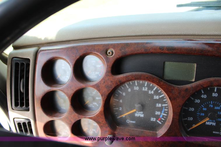 image for item J5972 2001 Mack CH613 dump truck