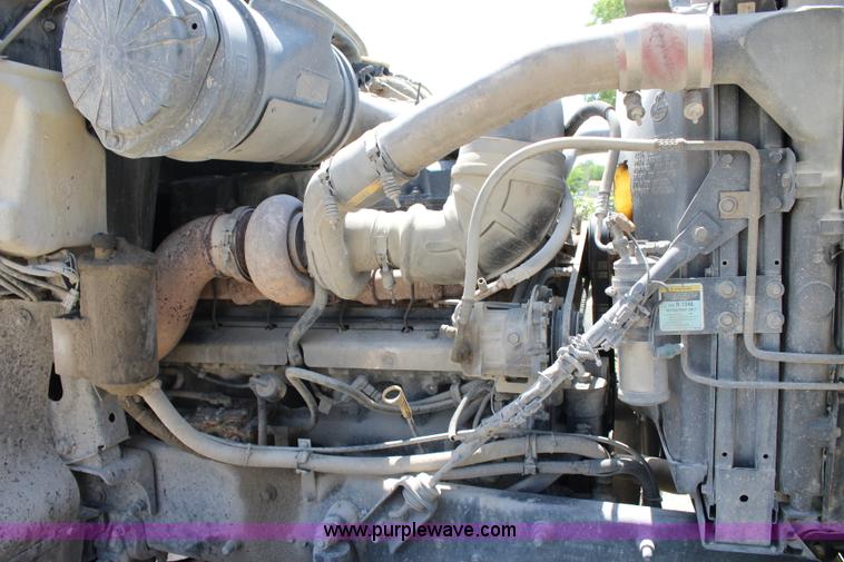 image for item J5972 2001 Mack CH613 dump truck