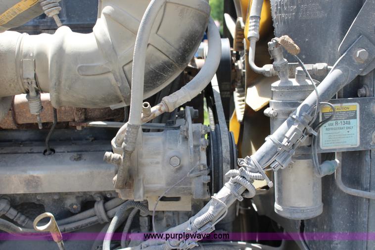 image for item J5972 2001 Mack CH613 dump truck