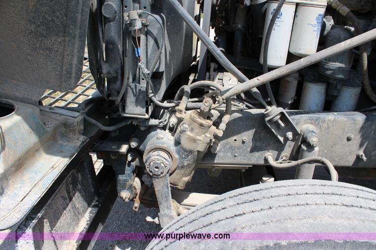 image for item J5972 2001 Mack CH613 dump truck