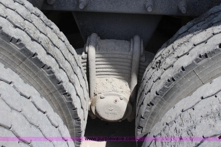 image for item J5972 2001 Mack CH613 dump truck