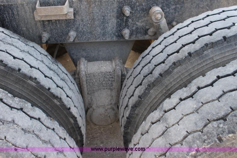 image for item J5972 2001 Mack CH613 dump truck