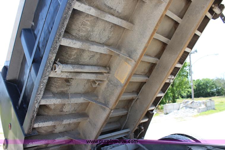 image for item J5972 2001 Mack CH613 dump truck