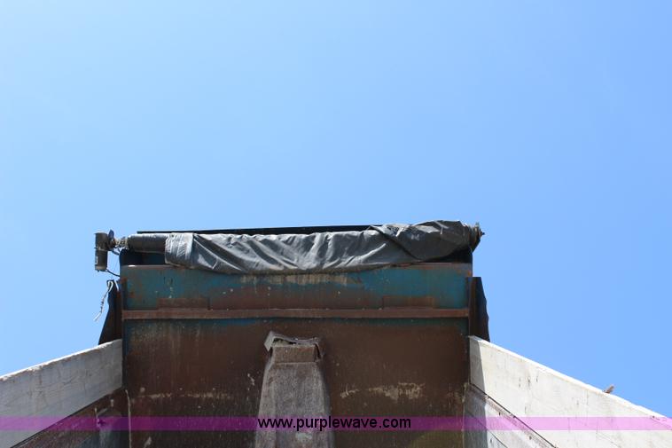 image for item J5972 2001 Mack CH613 dump truck