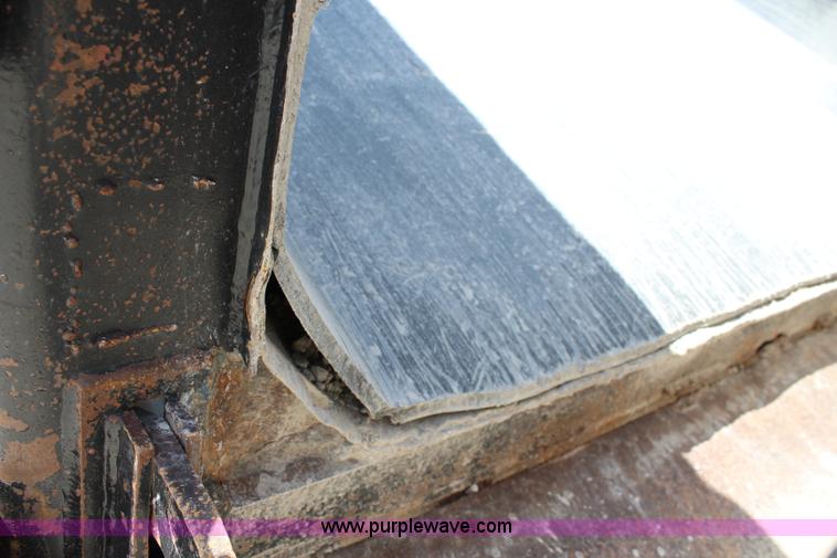 image for item J5972 2001 Mack CH613 dump truck