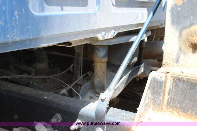 image for item J5972 2001 Mack CH613 dump truck