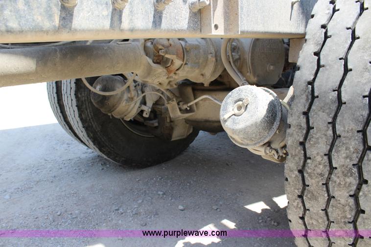 image for item J5972 2001 Mack CH613 dump truck