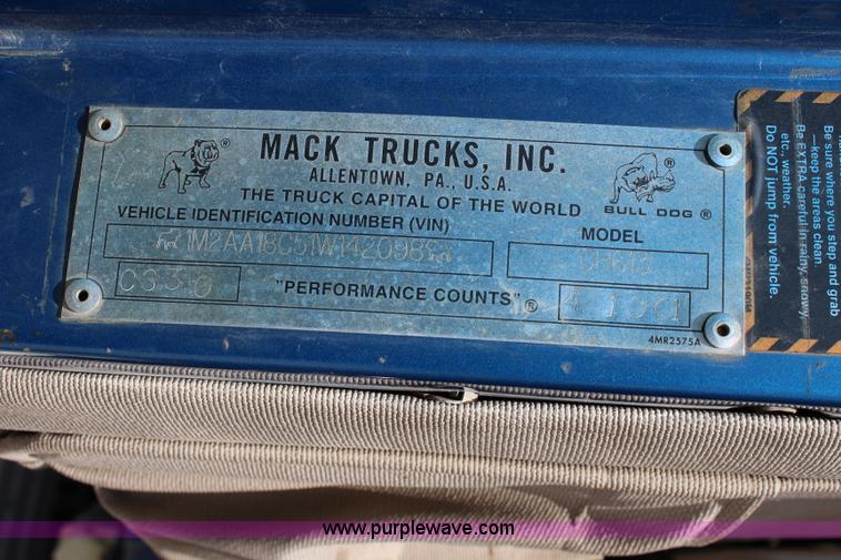 image for item J5972 2001 Mack CH613 dump truck