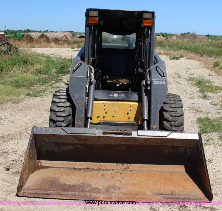 image for item K1001 2004 New Holland LS185B skid steer