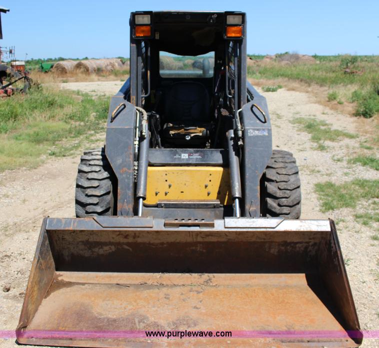 image for item K1001 2004 New Holland LS185B skid steer