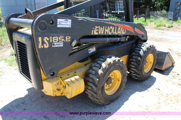 image for item K1001 2004 New Holland LS185B skid steer