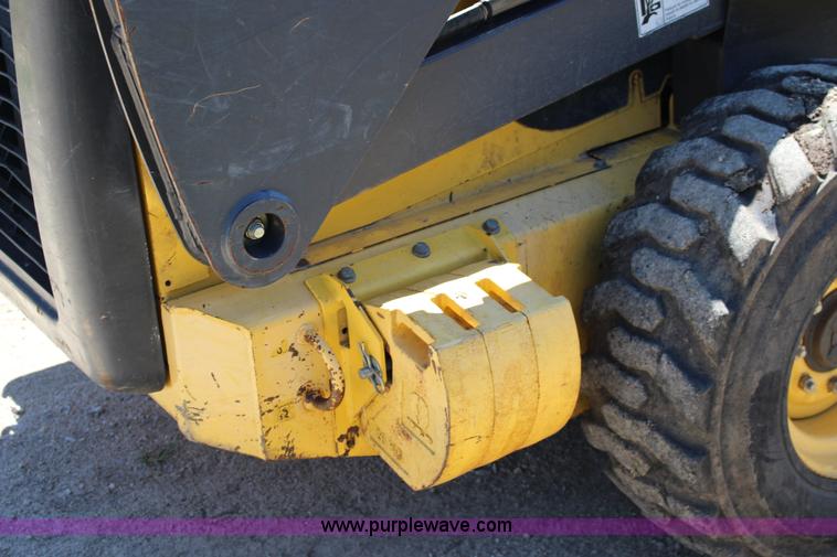 image for item K1001 2004 New Holland LS185B skid steer