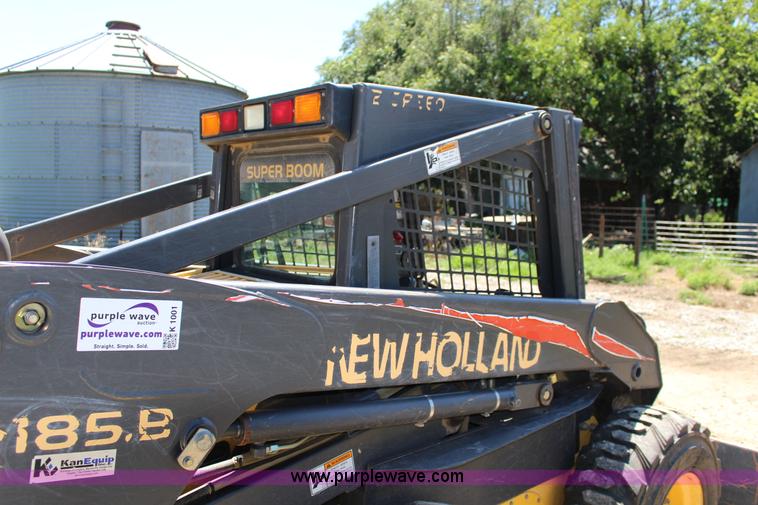 image for item K1001 2004 New Holland LS185B skid steer