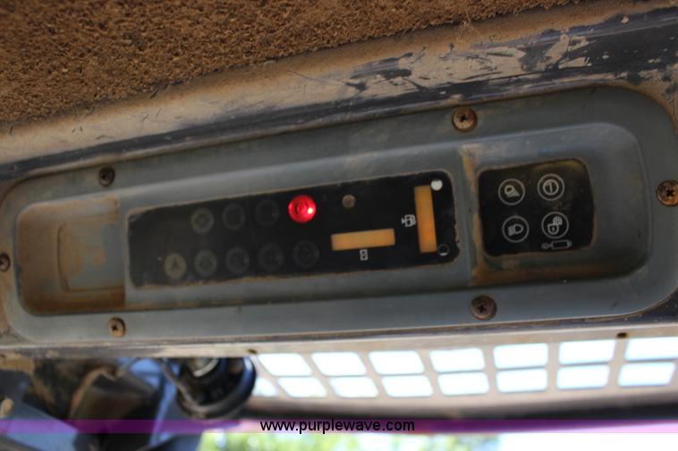 image for item K1001 2004 New Holland LS185B skid steer