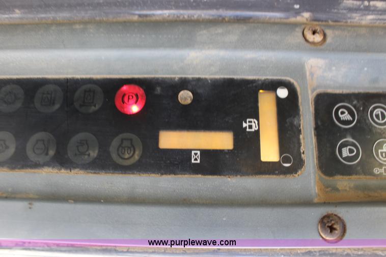 image for item K1001 2004 New Holland LS185B skid steer