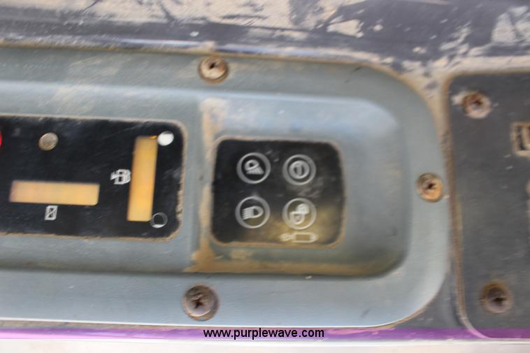 image for item K1001 2004 New Holland LS185B skid steer