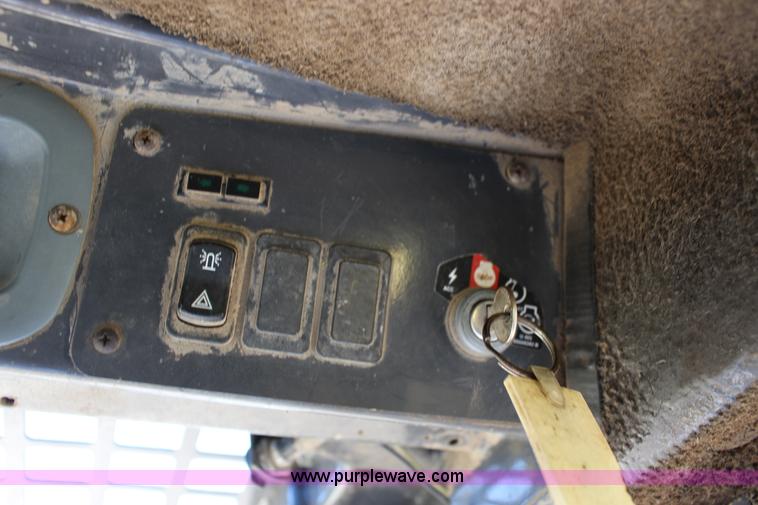 image for item K1001 2004 New Holland LS185B skid steer