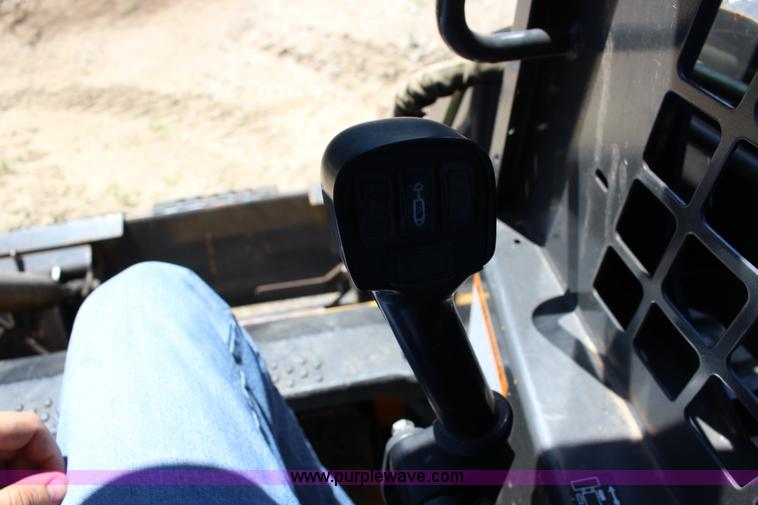 image for item K1001 2004 New Holland LS185B skid steer