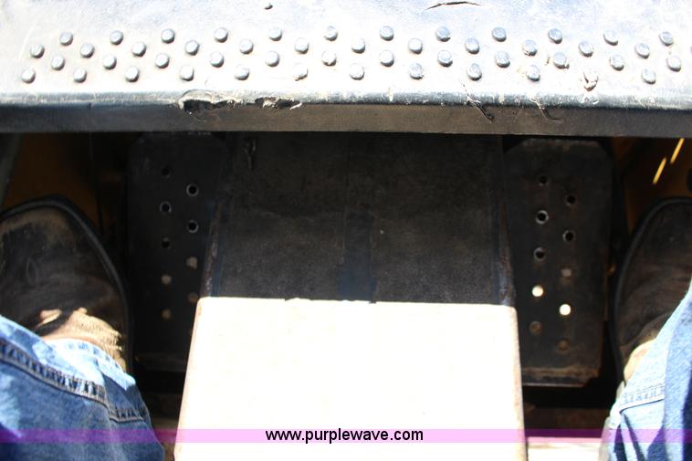 image for item K1001 2004 New Holland LS185B skid steer