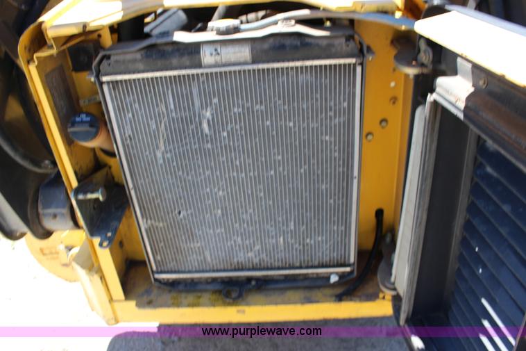 image for item K1001 2004 New Holland LS185B skid steer