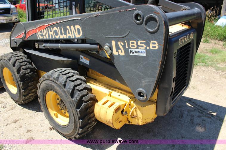 image for item K1001 2004 New Holland LS185B skid steer