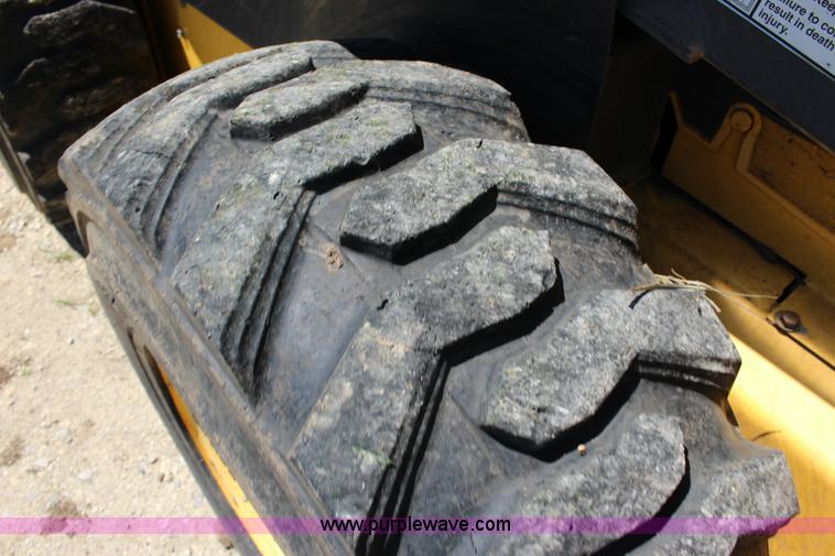 image for item K1001 2004 New Holland LS185B skid steer