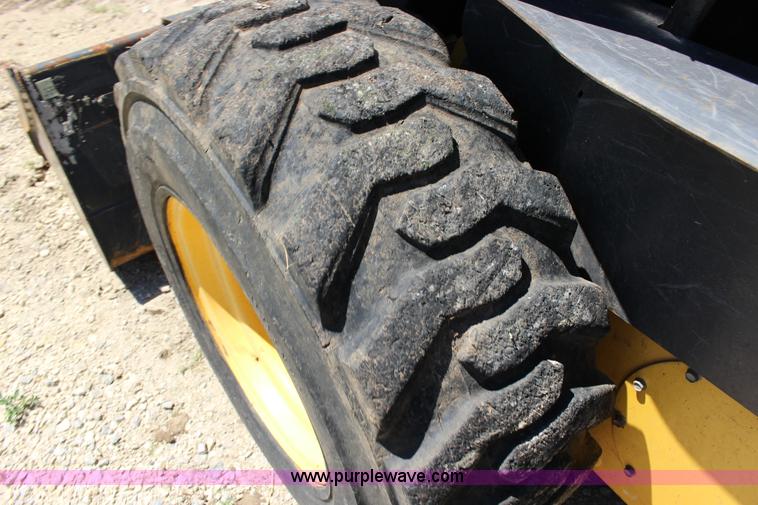 image for item K1001 2004 New Holland LS185B skid steer
