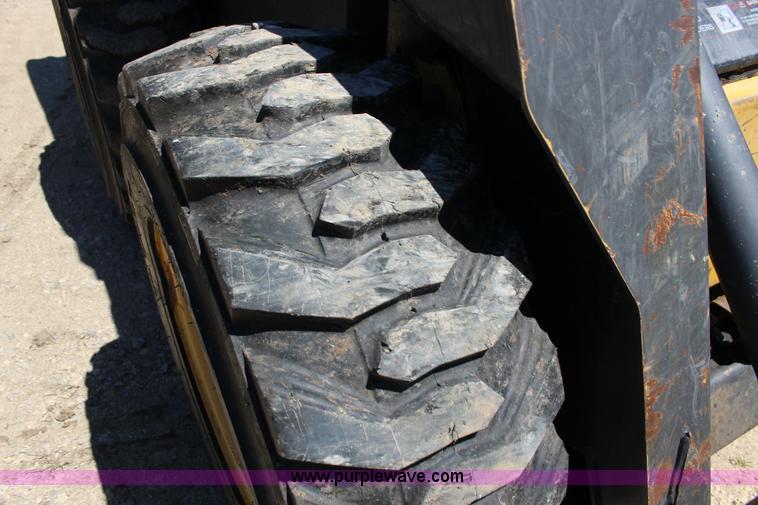 image for item K1001 2004 New Holland LS185B skid steer