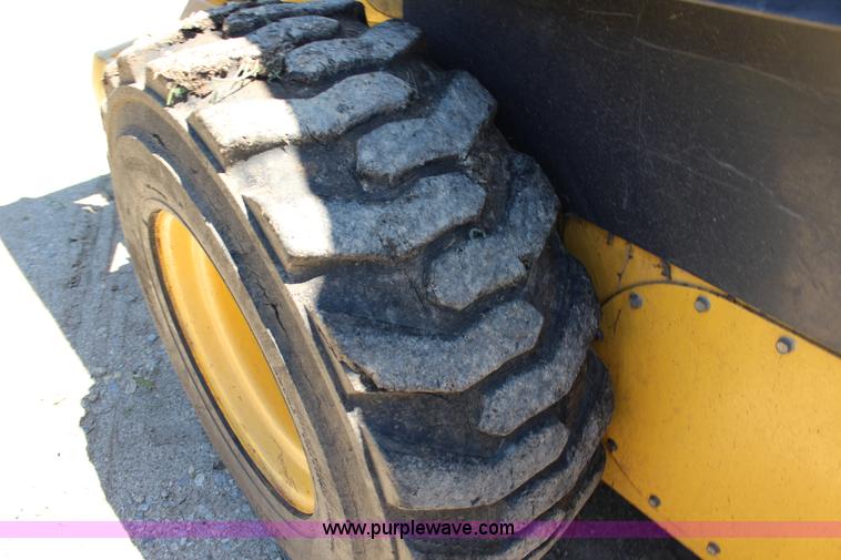 image for item K1001 2004 New Holland LS185B skid steer